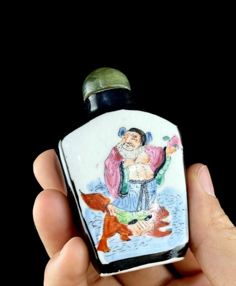 古玩陶瓷墨地開窗粉彩人物紋鼻煙壺拍賣，當前價格1200元
