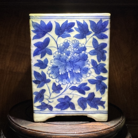 古玩陶瓷乾隆青花牡丹蓮紋四方菖蒲盆拍賣,當前價格12800元