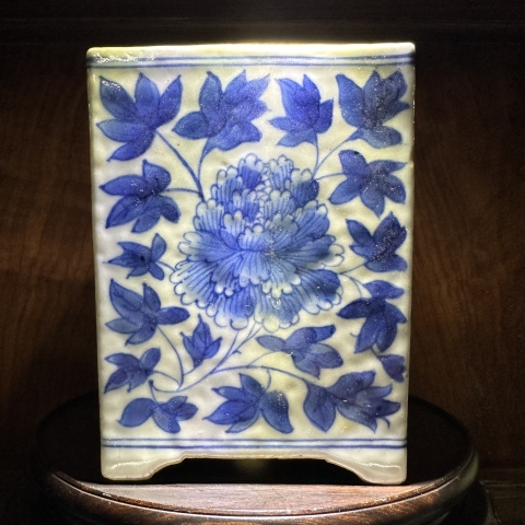 古玩陶瓷乾隆青花牡丹蓮紋四方菖蒲盆拍賣,當前價格12800元