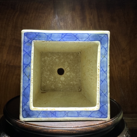 古玩陶瓷乾隆青花牡丹蓮紋四方菖蒲盆拍賣,當前價格12800元
