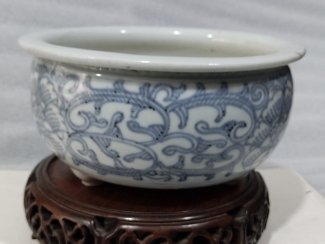 古玩陶瓷纏枝花卉紋青花香爐拍賣，當前價格2880元