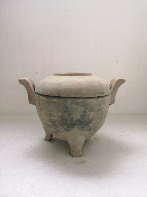 古玩陶瓷灰陶鼎拍賣，當(dāng)前價(jià)格550元