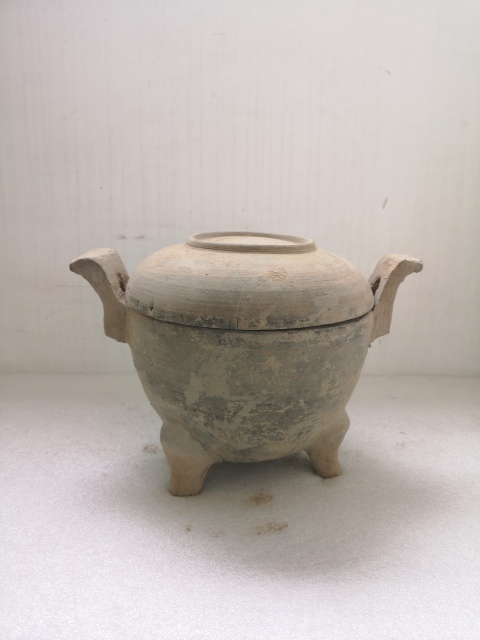 古玩陶瓷灰陶鼎拍賣，當(dāng)前價(jià)格550元