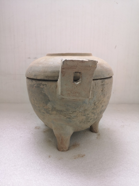 古玩陶瓷灰陶鼎拍賣，當(dāng)前價(jià)格550元