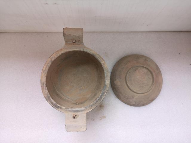 古玩陶瓷灰陶鼎拍賣，當(dāng)前價(jià)格550元
