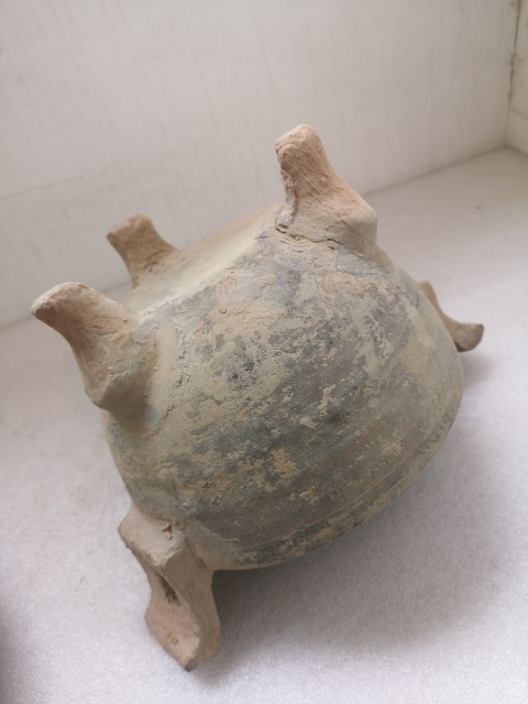 古玩陶瓷灰陶鼎拍賣，當(dāng)前價(jià)格550元