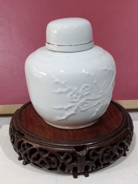 古玩陶瓷白釉梅花紋蓋罐拍賣，當前價格800元