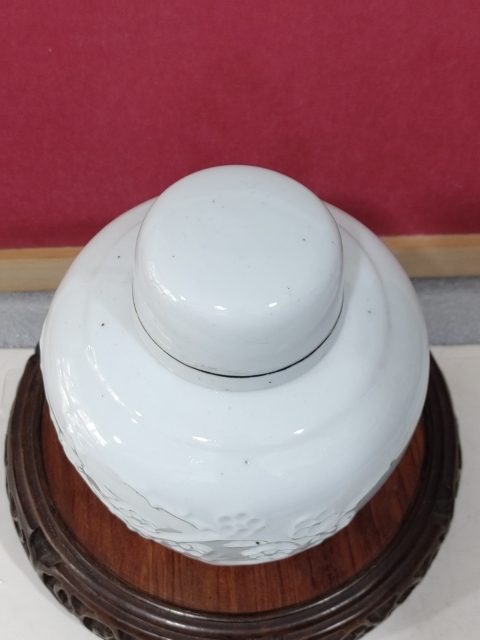 古玩陶瓷白釉梅花紋蓋罐拍賣，當前價格800元