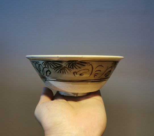 古玩陶瓷元代?白地褐彩花卉紋碗拍賣,當前價格299元