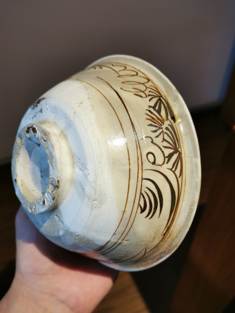 古玩陶瓷元代?白地褐彩花卉紋碗拍賣,當前價格299元