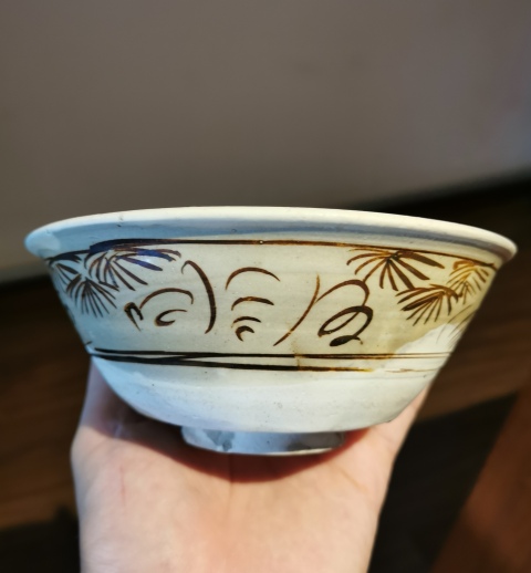 古玩陶瓷元代?白地褐彩花卉紋碗拍賣,當前價格299元