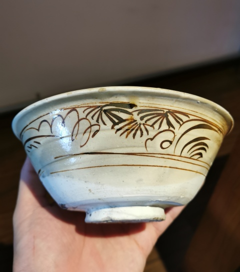 古玩陶瓷元代?白地褐彩花卉紋碗拍賣,當前價格299元