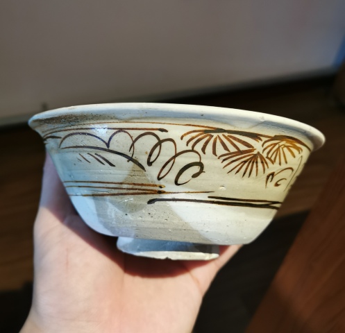 古玩陶瓷元代?白地褐彩花卉紋碗拍賣,當前價格299元