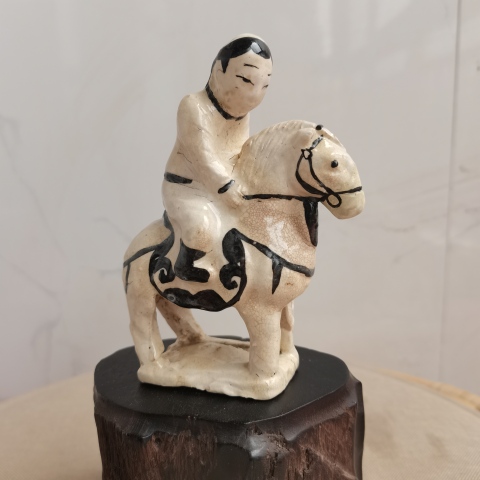 古玩陶瓷元代白衣少年騎馬瓷塑（館藏級(jí)精品）拍賣，當(dāng)前價(jià)格8800元