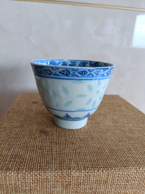 古玩陶瓷光緒青花花卉玲瓏瓷壓手杯拍賣，當(dāng)前價(jià)格1600元