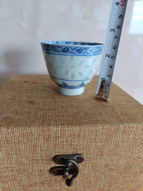古玩陶瓷光緒青花花卉玲瓏瓷壓手杯拍賣，當(dāng)前價(jià)格1600元