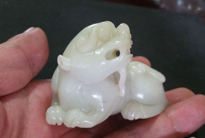 古玩玉器和田玉雕“瑞獸”擺件拍賣,當前價格2800元
