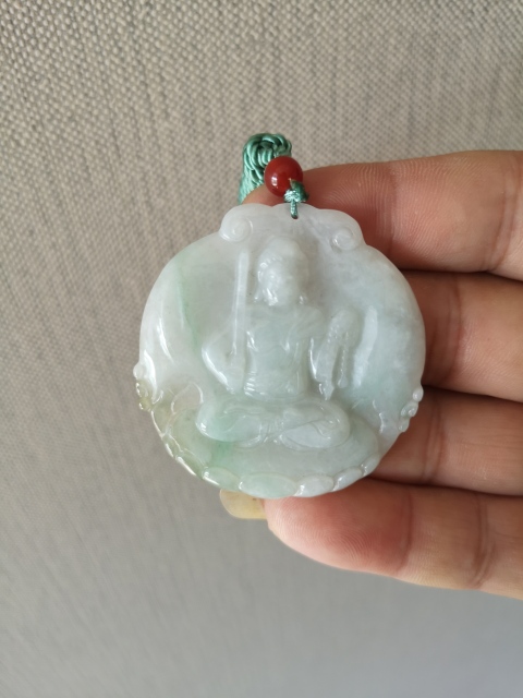 古玩玉器天然翡翠雕“觀音”掛牌拍賣，當前價格398元
