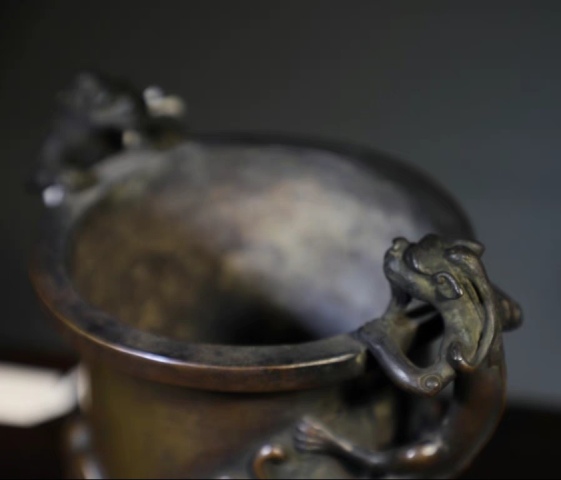 古玩銅器清代象鼻足螭龍耳爐拍賣，當前價格115680元