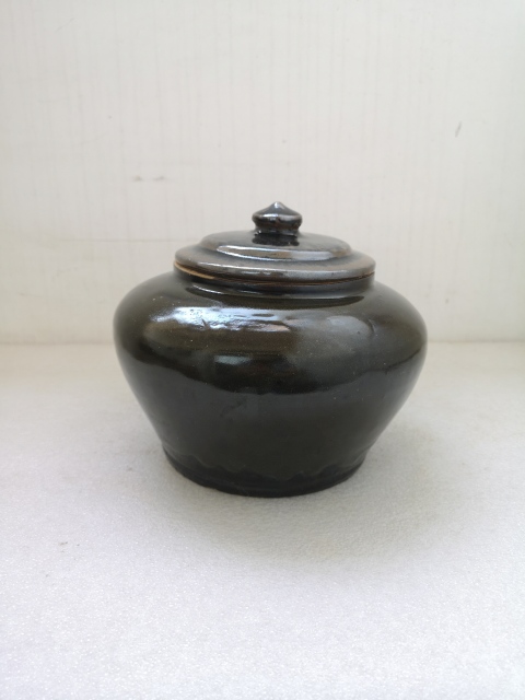 古玩陶瓷褐釉蓋罐拍賣,當(dāng)前價格680元