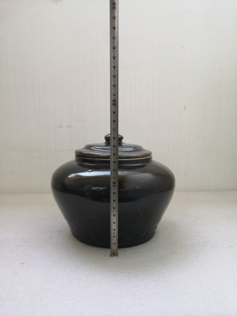 古玩陶瓷褐釉蓋罐拍賣,當(dāng)前價格680元