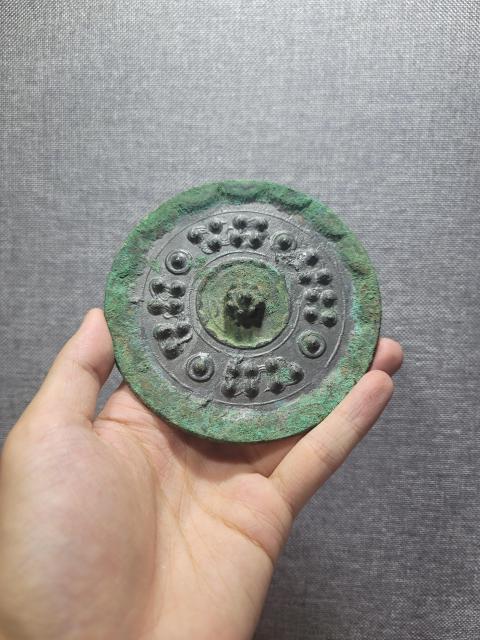 古玩銅器《漢代》銅鏡1個拍賣，當(dāng)前價格1880元