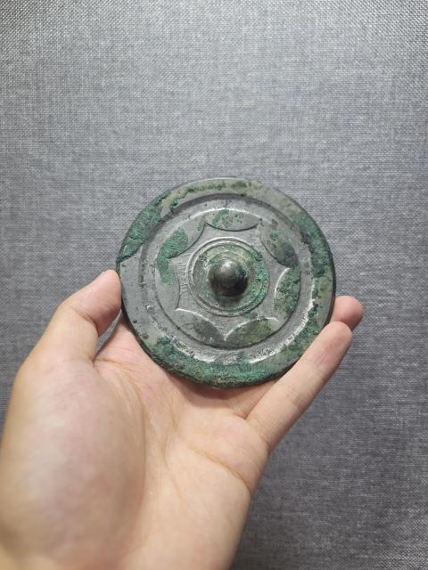 古玩銅器《漢代》銅鏡1個拍賣，當(dāng)前價格1880元