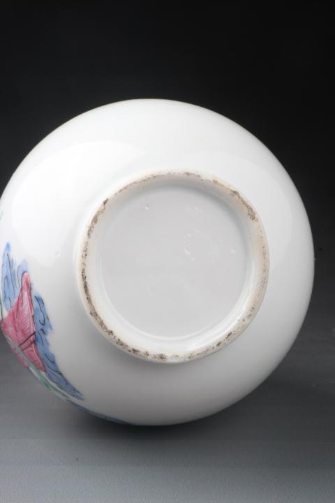 古玩陶瓷【8323】清中期 粉彩mg獻壽圖玉壺春瓶拍賣,當前價格5880元