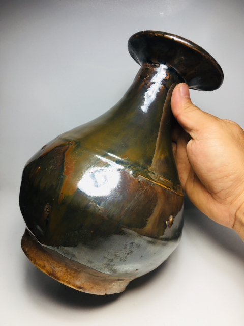 古玩陶瓷收藏精品窯變褐釉弦紋盤口瓶拍賣，當前價格0元