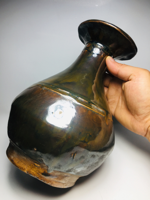 古玩陶瓷收藏精品窯變褐釉弦紋盤口瓶拍賣，當前價格0元