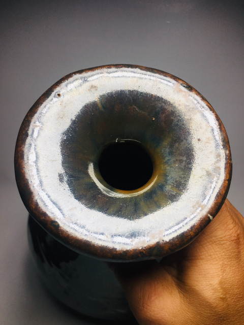 古玩陶瓷收藏精品窯變褐釉弦紋盤口瓶拍賣，當前價格0元