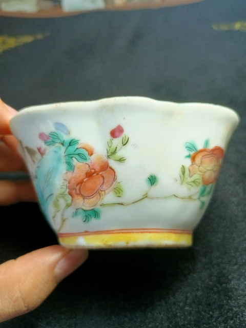 域鉴古玩】清代同治松石绿釉粉彩花鸟花卉纹贡碗拍卖价格/图片/值