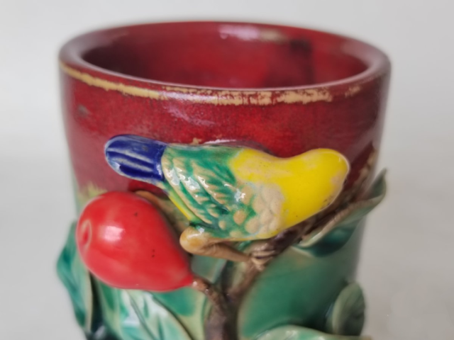 古玩陶瓷貼塑花鳥紋筆筒拍賣,當前價格120元