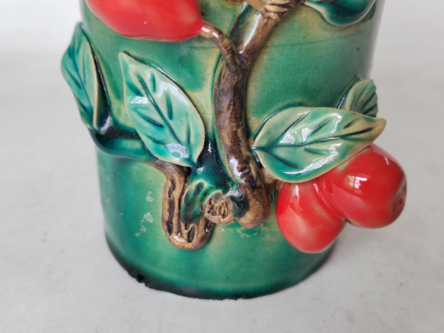 古玩陶瓷貼塑花鳥紋筆筒拍賣,當前價格120元