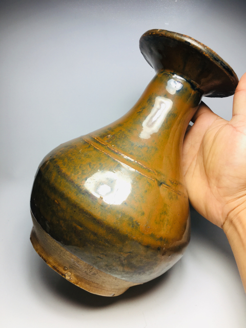 古玩陶瓷窯變褐釉弦紋盤口瓶拍賣,當(dāng)前價(jià)格0元