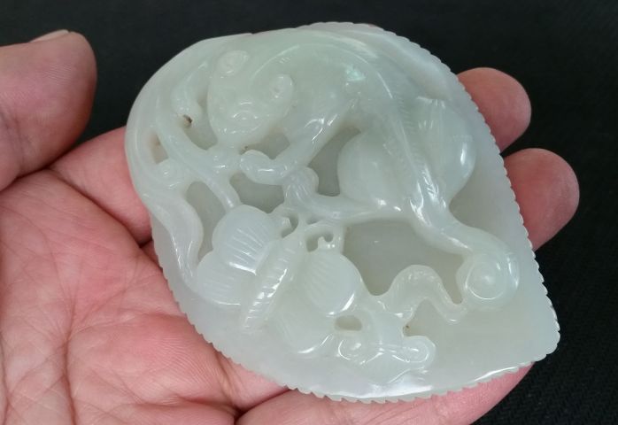 古玩玉器和田玉蘇工雕“一夜富貴”掛件拍賣,當前價格1800元