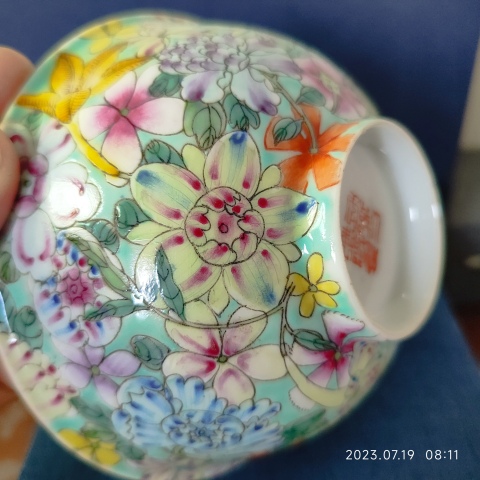古玩陶瓷民國粉彩松石綠釉地百花不落地碗拍賣，當前價格9800元
