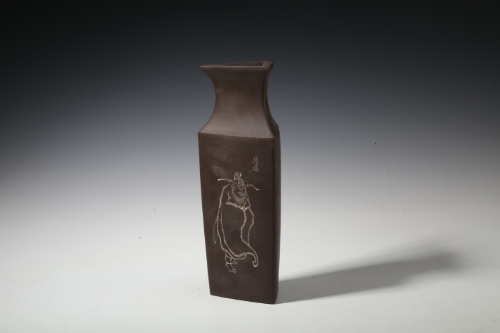 古玩陶瓷70年代名家紫砂三角瓶拍賣，當前價格2500元