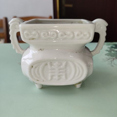 古玩陶瓷白釉壽紋雙耳香爐拍賣,當(dāng)前價(jià)格130元