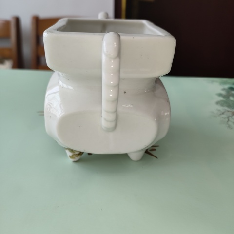 古玩陶瓷白釉壽紋雙耳香爐拍賣,當(dāng)前價(jià)格130元