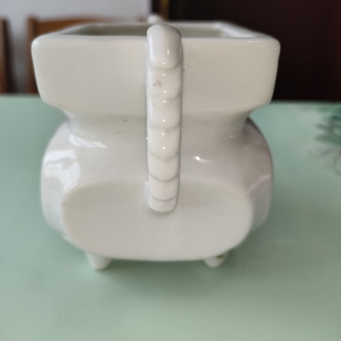 古玩陶瓷白釉壽紋雙耳香爐拍賣,當(dāng)前價(jià)格130元