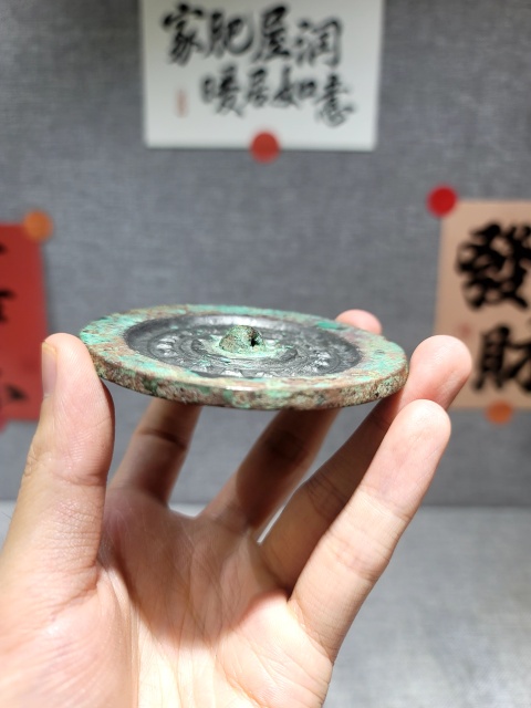 古玩銅器《漢代》銅鏡拍賣,當(dāng)前價(jià)格3888元