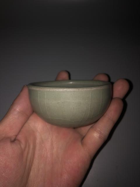 域鉴古玩】明代龙泉窑卧足杯拍卖价格/图片/值多少钱