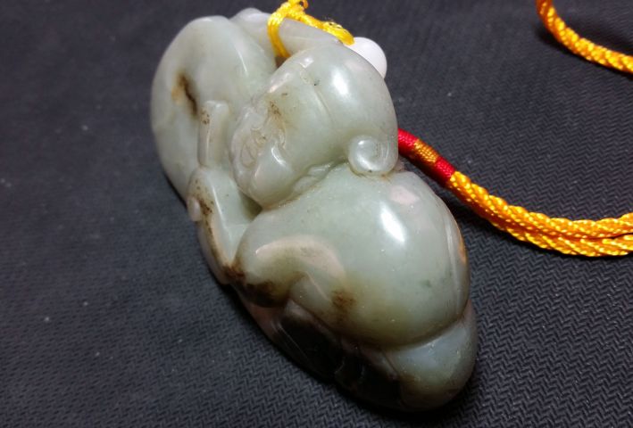 古玩玉器和田玉雕“擊鼓童子”拍賣，當前價格1580元
