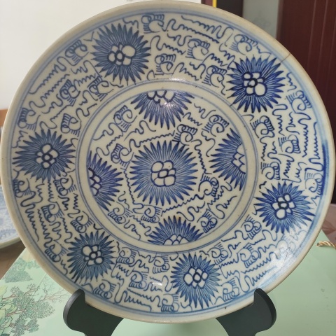 中国 青花底款 唐 青花菊紋盖盒・染付菊文香合 径9cm 清 EY11-8 中国 青花底款 唐 青花菊紋盖盒・染付菊文香合 径9cm 清 EY11-8