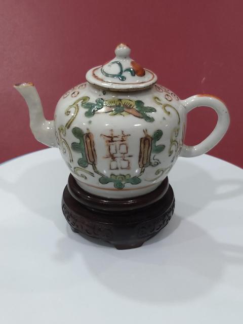 古玩陶瓷清晚期粉彩喜字花卉紋茶壺拍賣，當(dāng)前價(jià)格1680元