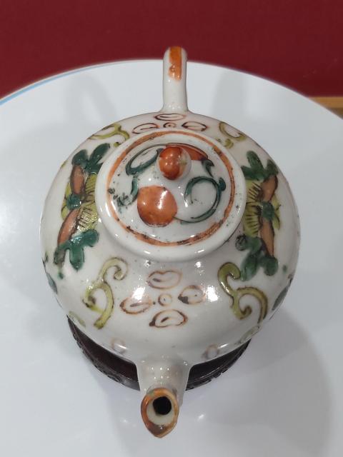 古玩陶瓷清晚期粉彩喜字花卉紋茶壺拍賣，當(dāng)前價(jià)格1680元