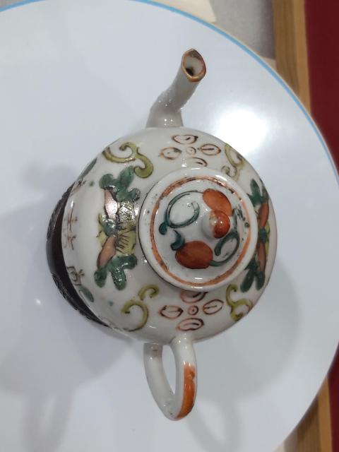 古玩陶瓷清晚期粉彩喜字花卉紋茶壺拍賣，當(dāng)前價(jià)格1680元