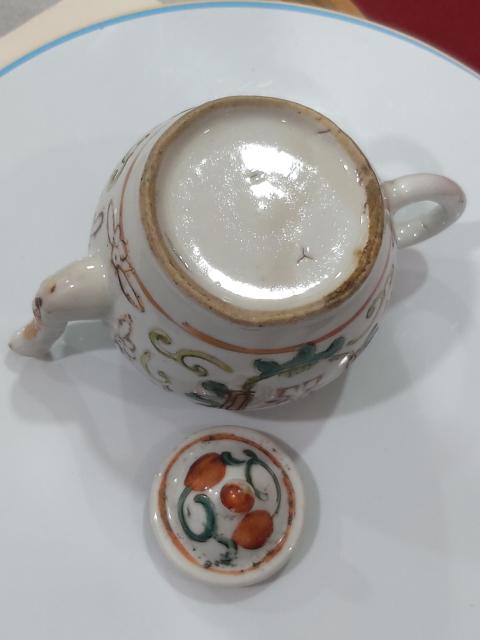 古玩陶瓷清晚期粉彩喜字花卉紋茶壺拍賣，當(dāng)前價(jià)格1680元