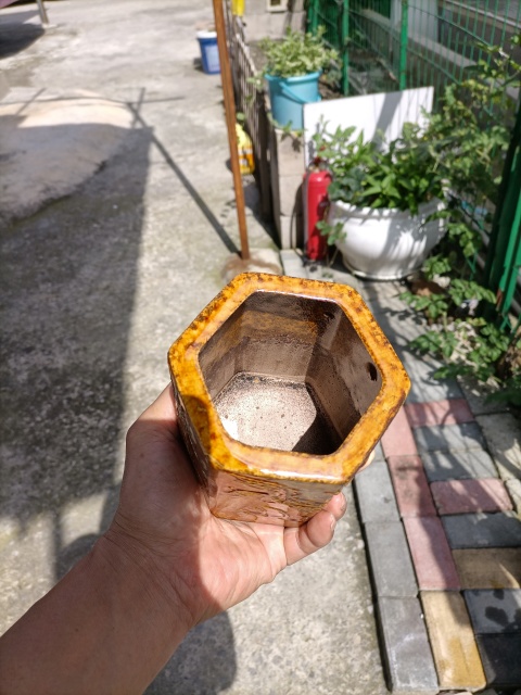 古玩陶瓷黃釉瀝粉趕珠龍紋筆筒拍賣,當前價格2000元